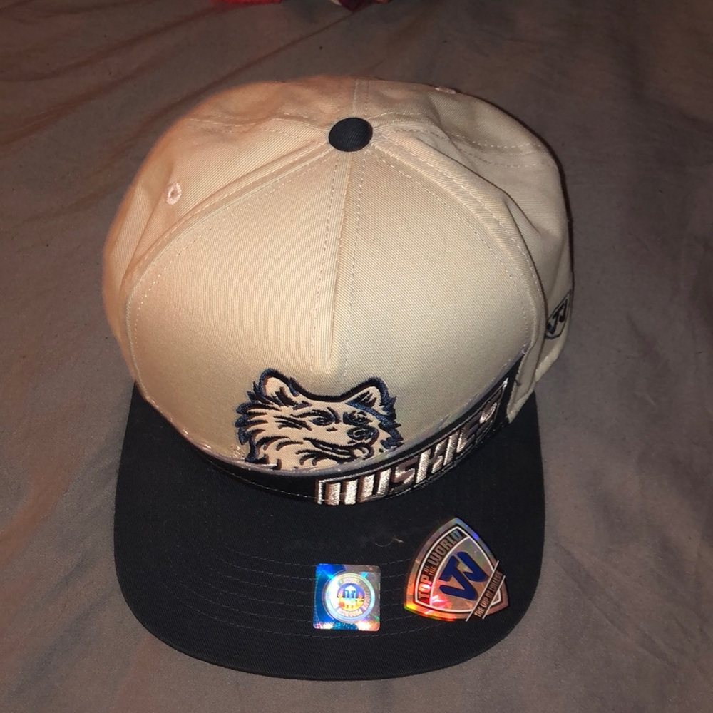 UConn huskies SnapBack